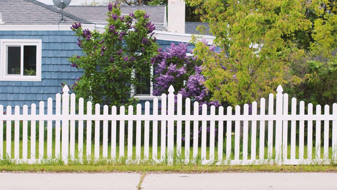 7 Ideas To Fix The Bottom Of Fence Gap Old to New Homes