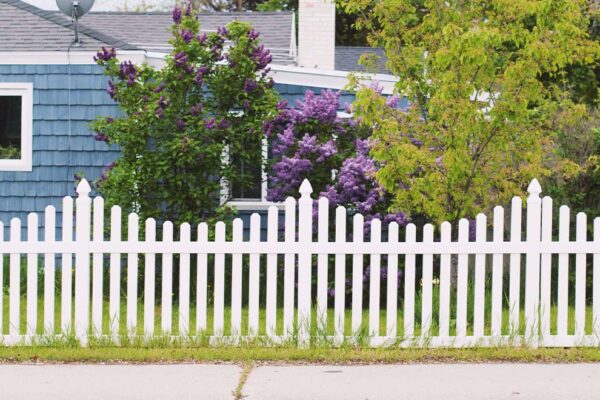 7 Ideas To Fix The Bottom Of Fence Gap￼